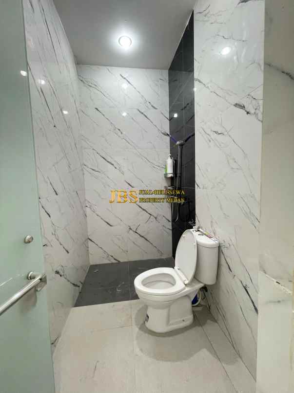dijual rumah komplek the penthouse