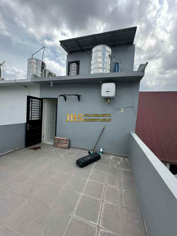 dijual rumah komplek the penthouse