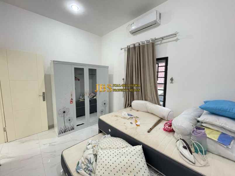dijual rumah komplek the penthouse