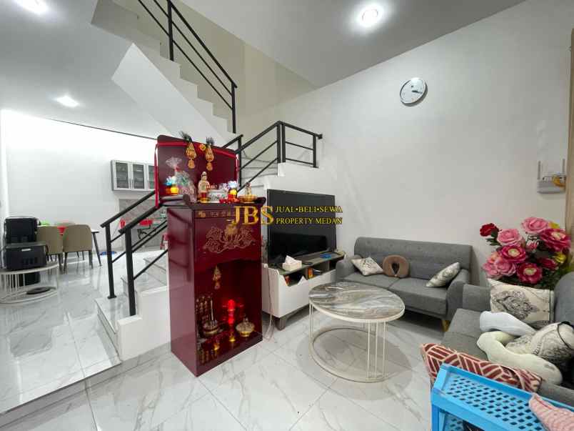 dijual rumah komplek the penthouse