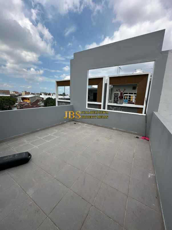 dijual rumah komplek the penthouse
