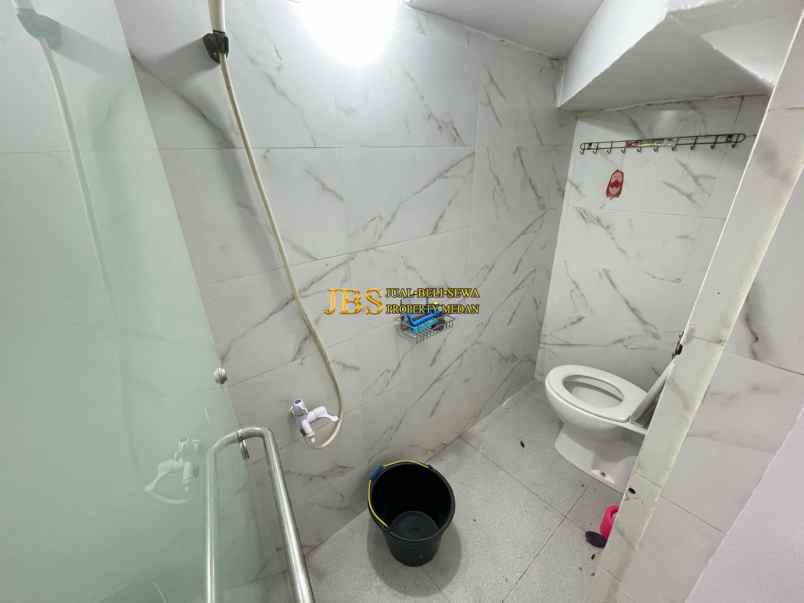 dijual rumah komplek the penthouse
