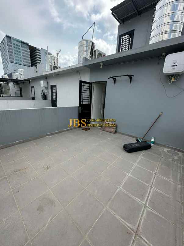 dijual rumah komplek the penthouse