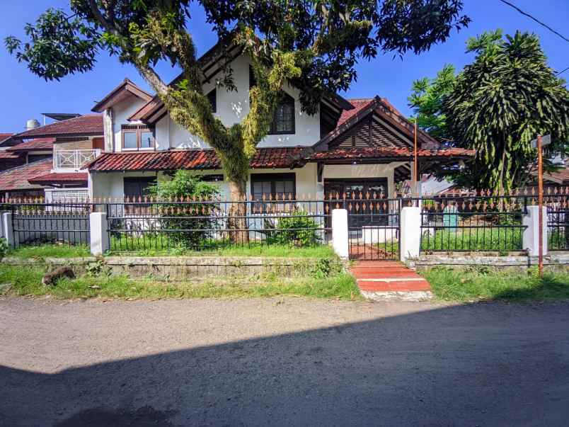 dijual rumah komplek turangga buahbatu