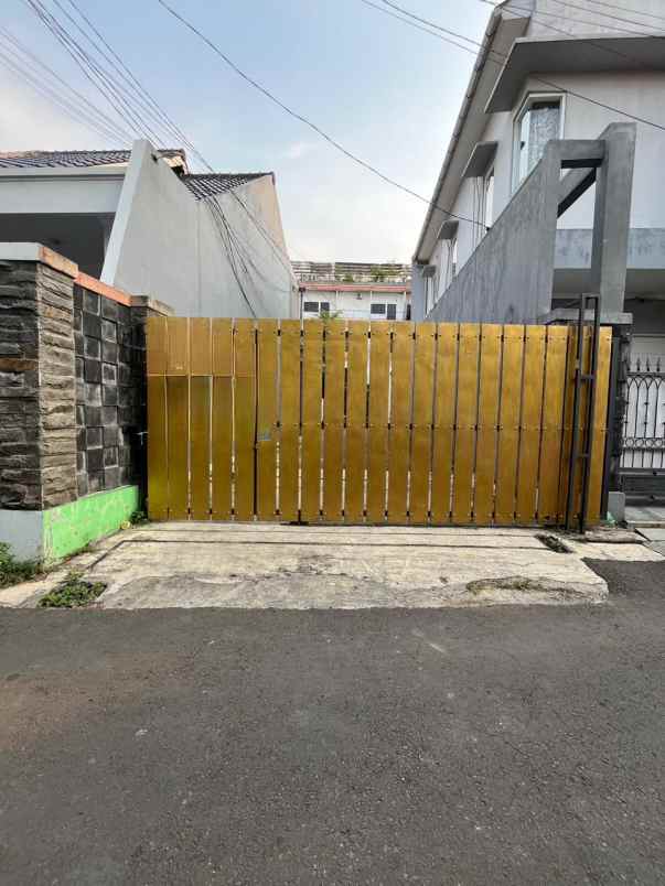 dijual rumah kukusan beji depok