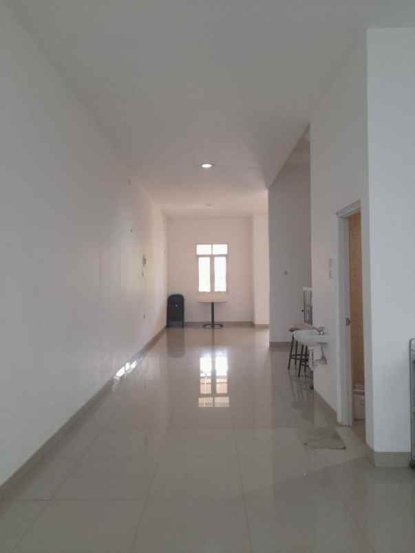 dijual rumah kutisari indah