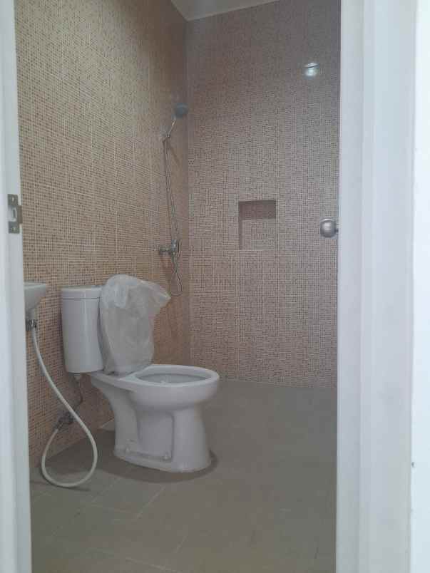 dijual rumah kutisari indah