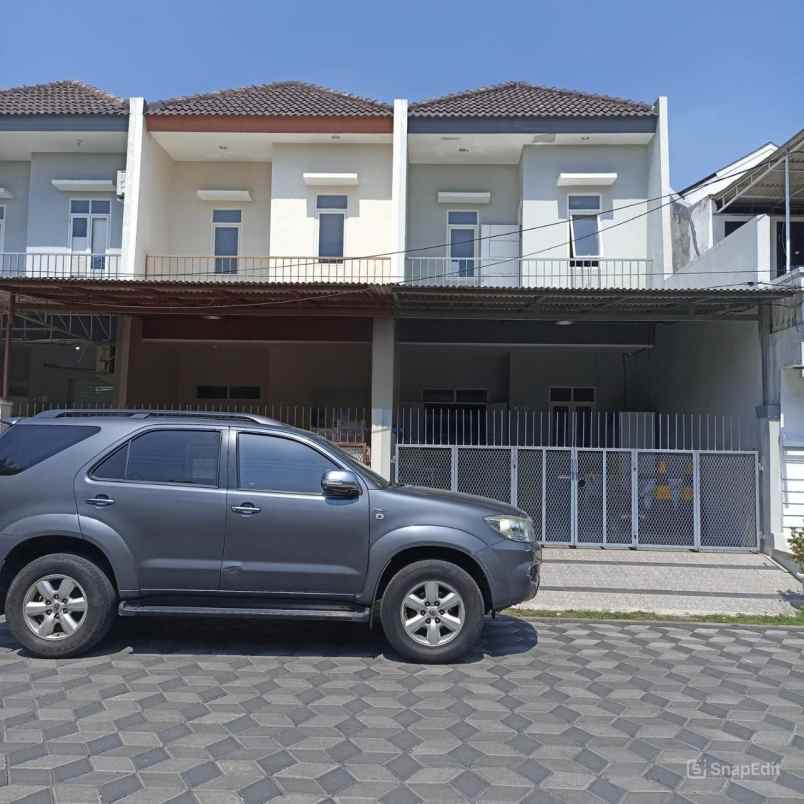 dijual rumah kutisari indah