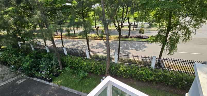 dijual rumah lavon swan city jalan