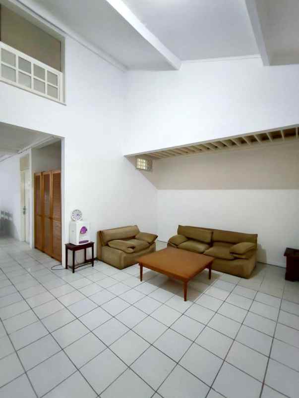 dijual rumah lebak bulus