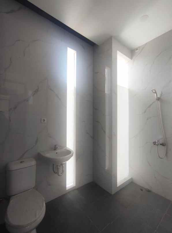 dijual rumah leuwisari