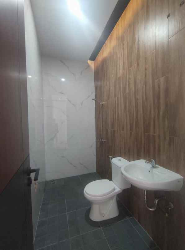 dijual rumah leuwisari