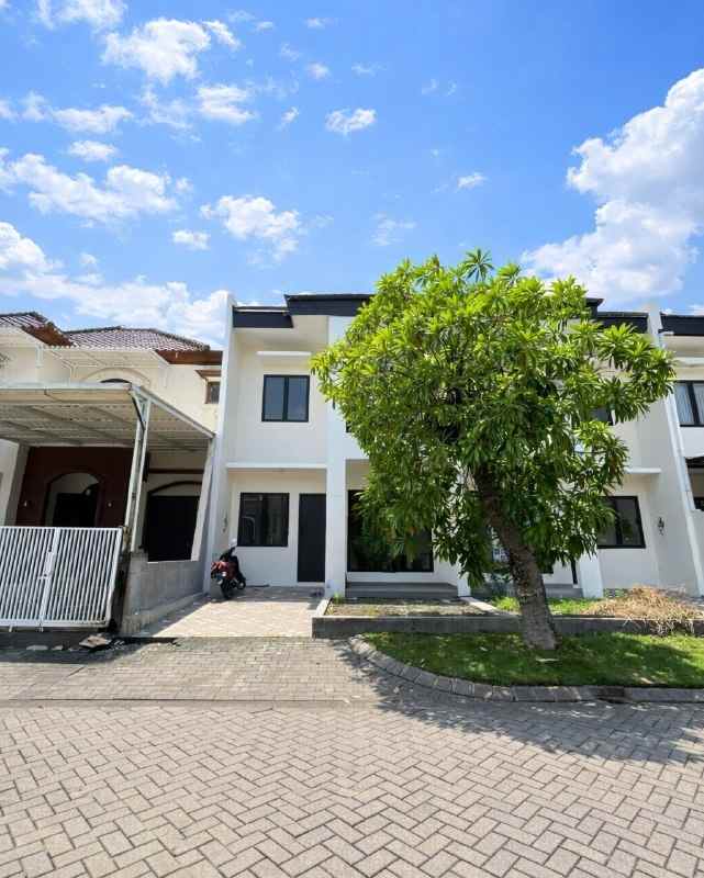 dijual rumah lidah wetan