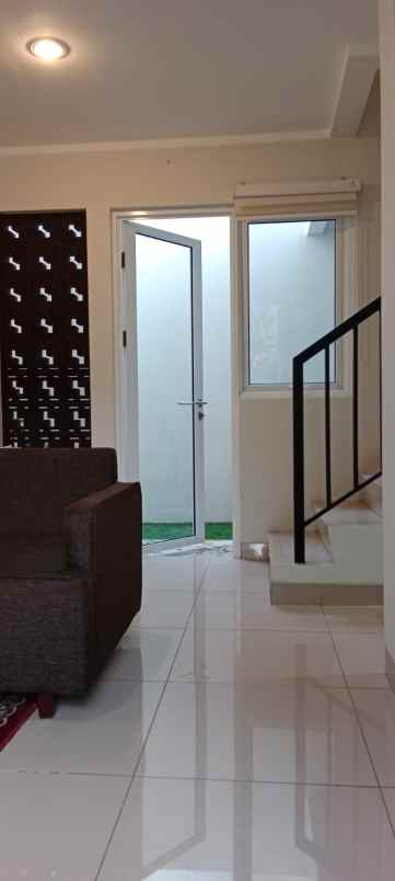 dijual rumah lokasi strategis di summarecon bandung