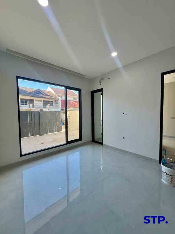 dijual rumah manyar jaya