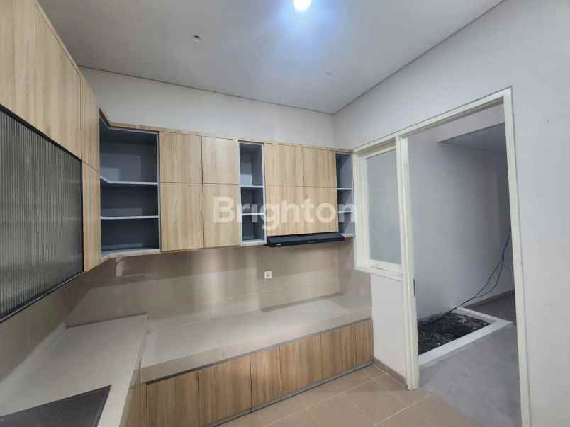 dijual rumah manyar jaya