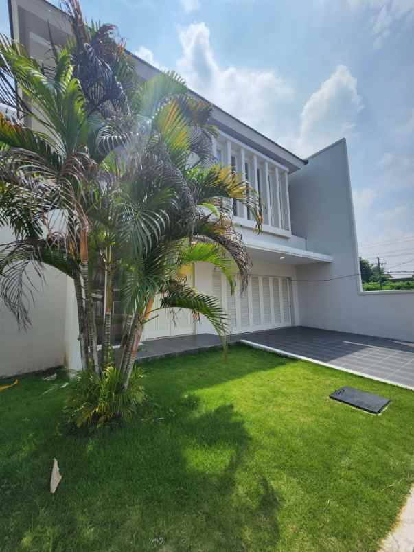 dijual rumah manyar jaya