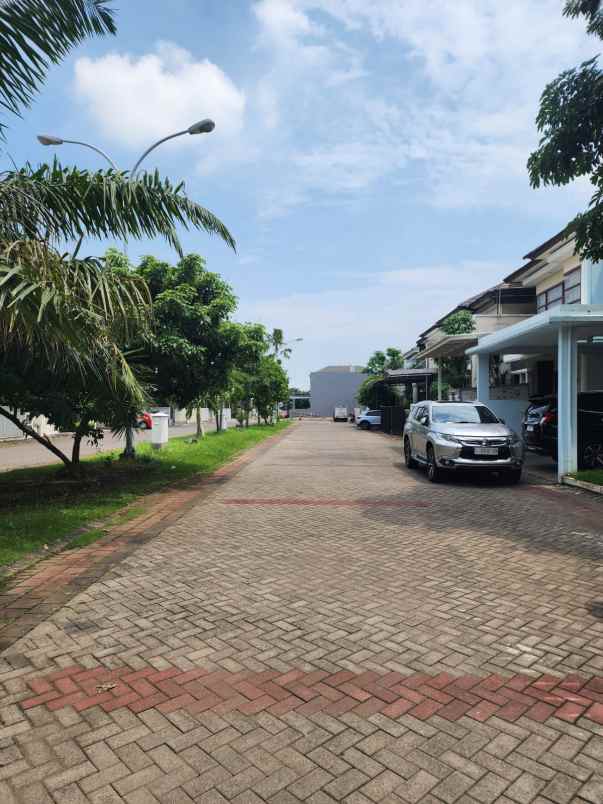 dijual rumah manyar jaya
