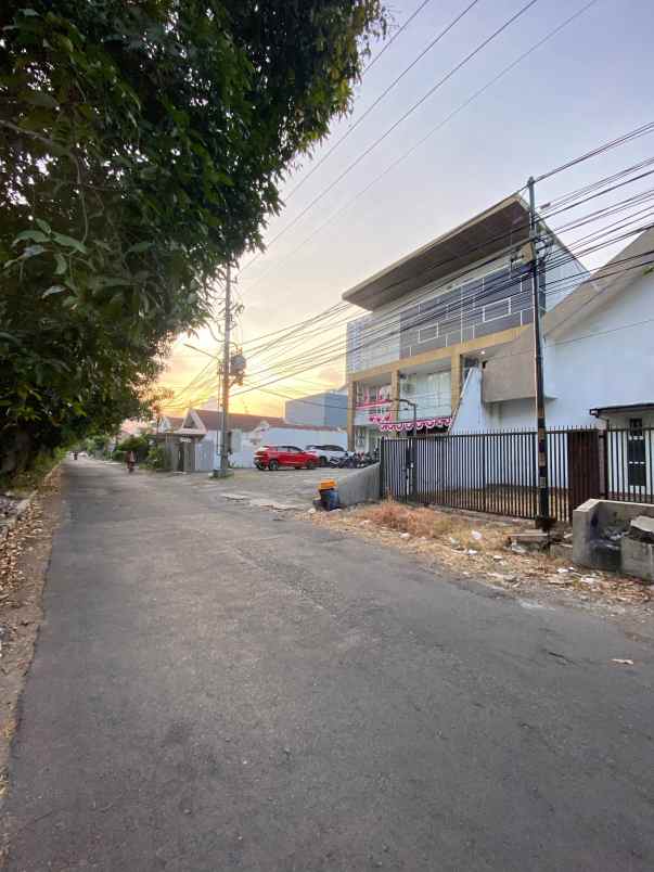 dijual rumah manyar kertoadi