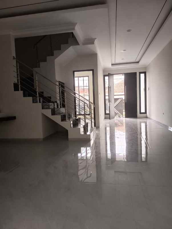 dijual rumah manyar kertoadi