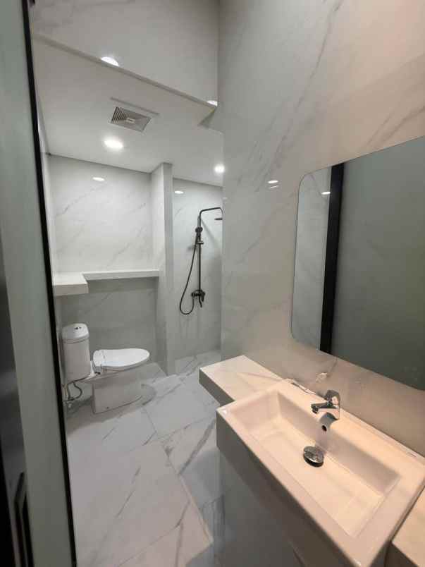 dijual rumah manyar kertoadi