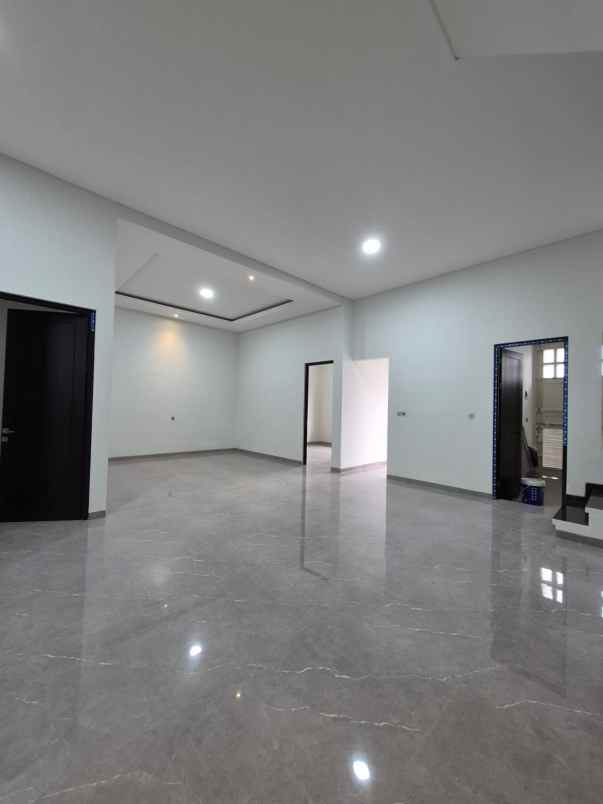 dijual rumah manyar kertoadi