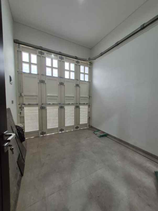dijual rumah manyar kertoadi