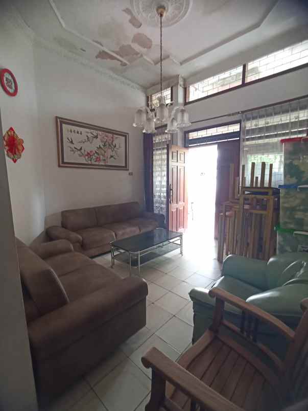 dijual rumah manyar kertoarjo