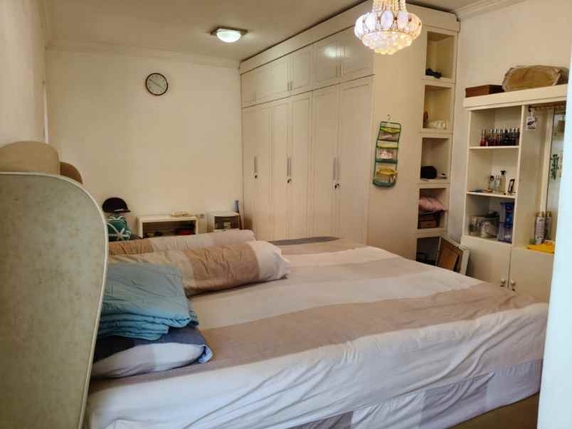 dijual rumah manyar tompotika