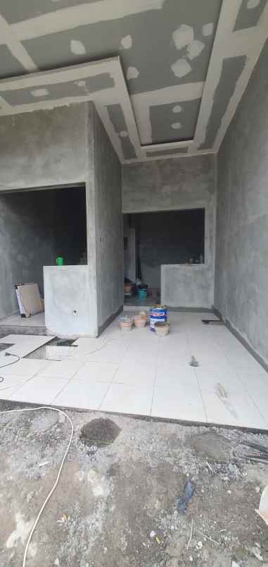 dijual rumah medokan