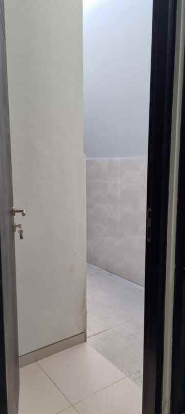 dijual rumah medokan asri