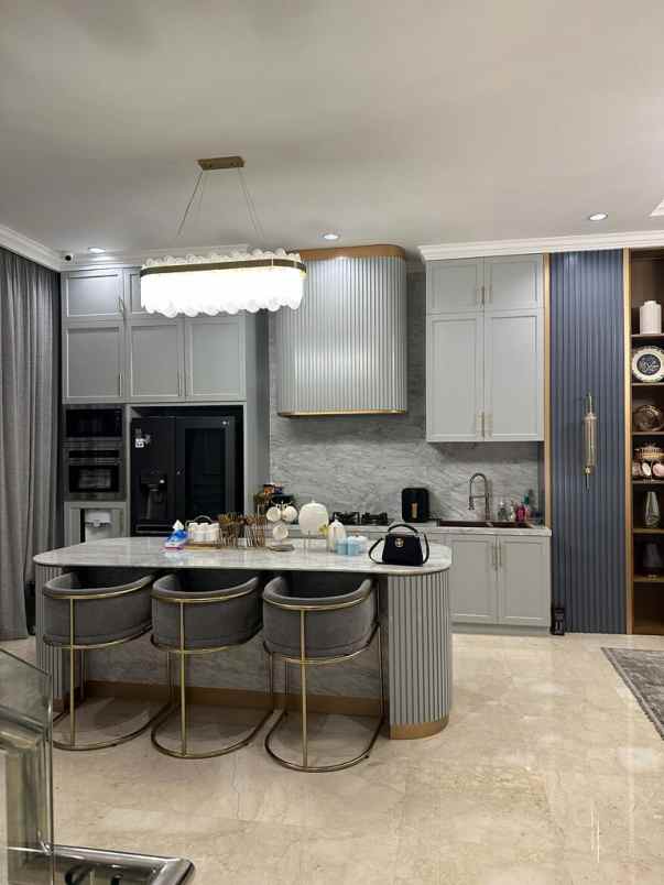 dijual rumah meruya selatan