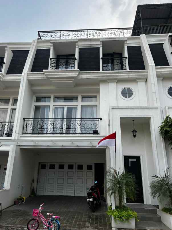 dijual rumah meruya selatan