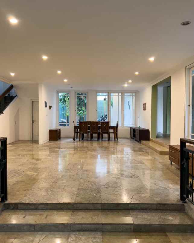 dijual rumah mewah minimalis dan strategis di ampera