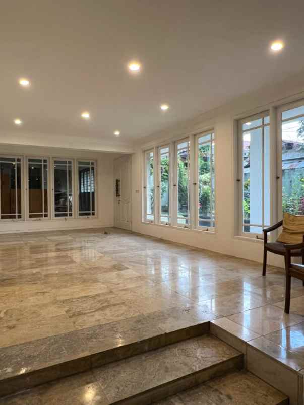 dijual rumah mewah minimalis dan strategis di ampera