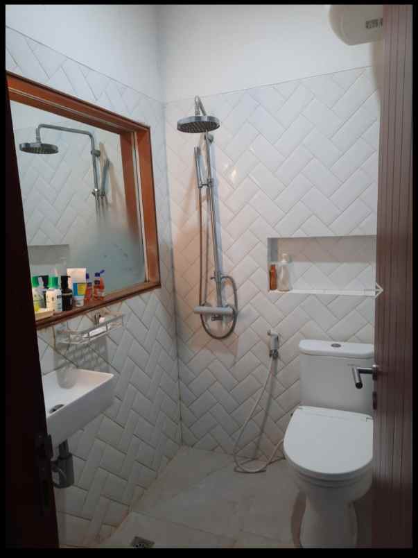 dijual rumah mewah second di antapani kota bandung