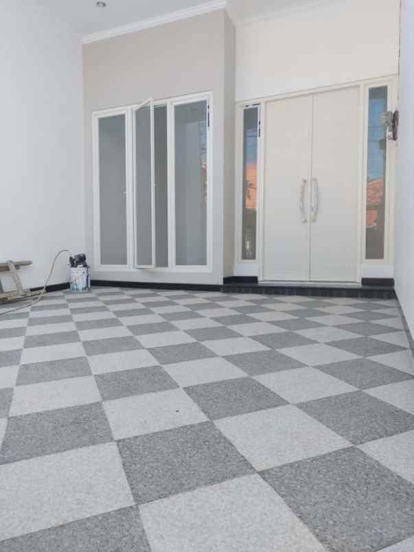 dijual rumah mulyosari