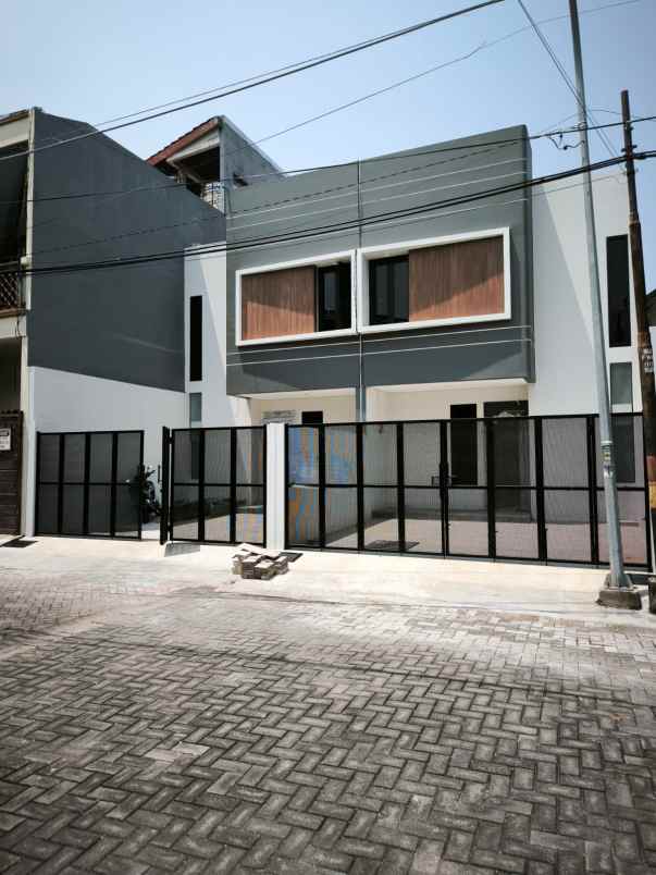 dijual rumah mulyosari