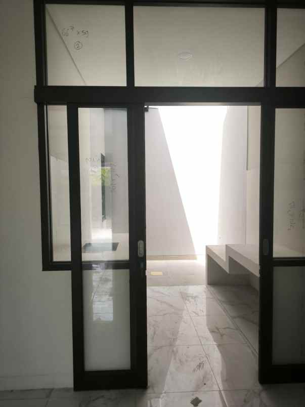 dijual rumah mulyosari