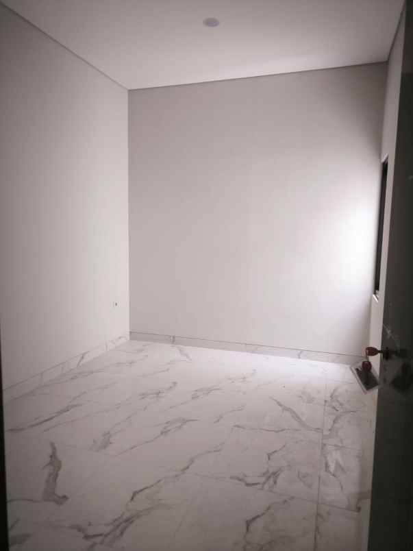 dijual rumah mulyosari