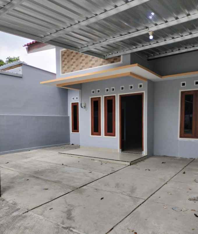 dijual rumah ngemplak