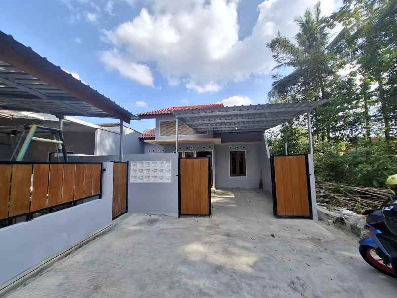 dijual rumah ngemplak