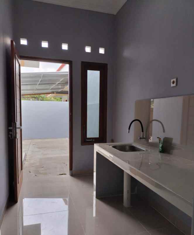 dijual rumah ngemplak