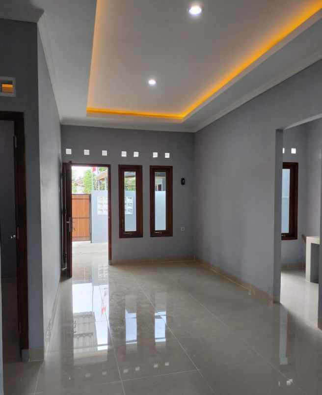 dijual rumah ngemplak