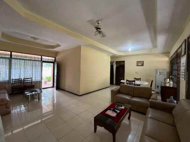 dijual rumah nginden