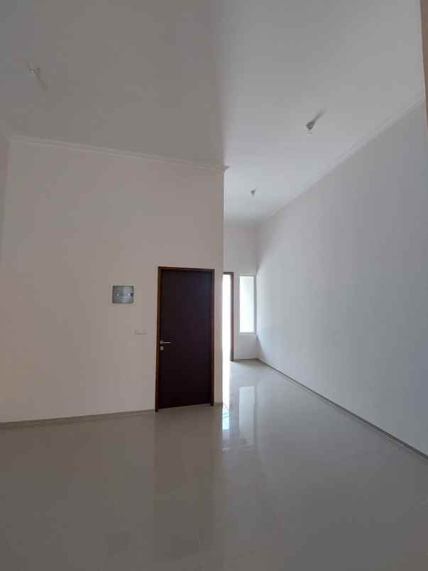 dijual rumah nirwana exxecutive