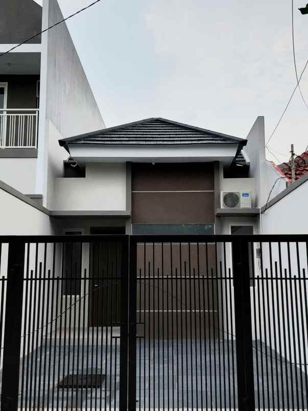 dijual rumah nirwana exxecutive