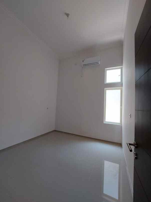 dijual rumah nirwana exxecutive