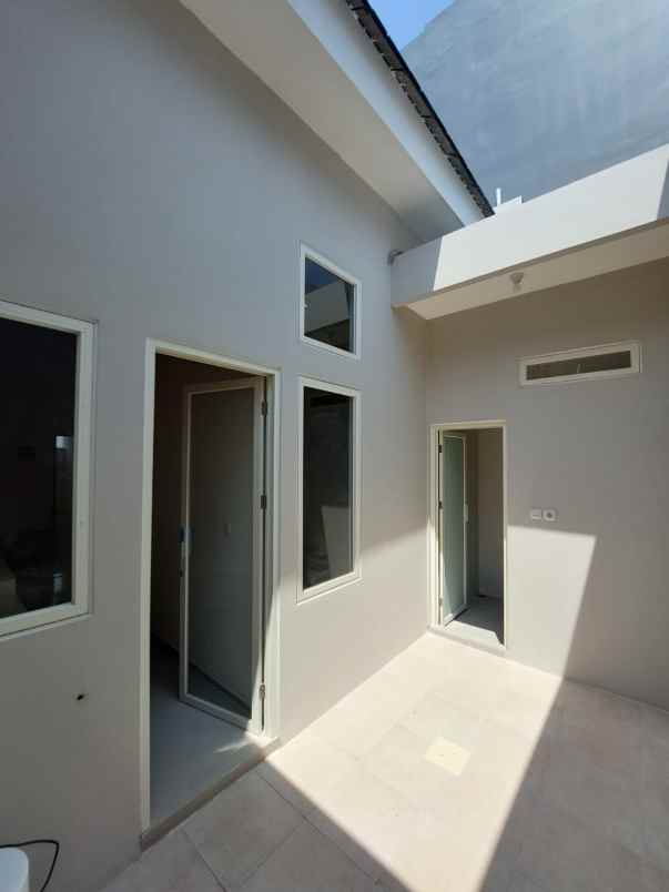 dijual rumah nirwana exxecutive