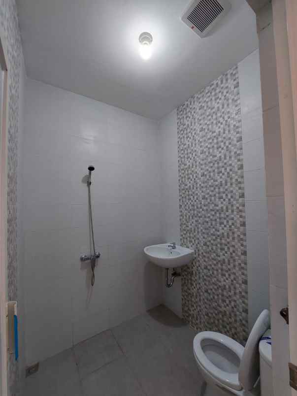 dijual rumah nirwana exxecutive